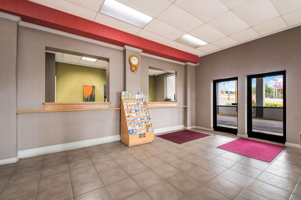 Suburban Studios Cleveland Tn I-75 Interior photo